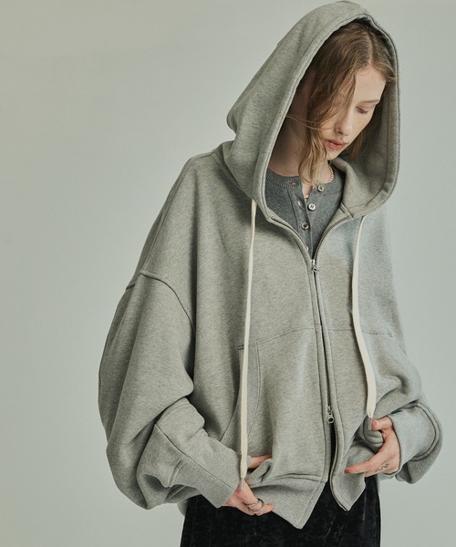 PUBLIC TOKYO(パブリックトウキョウ)の「極 オーバーサイズバルーンフーディ(パーカー・レディース・ライトグレー・FREE)」の6枚目の写真