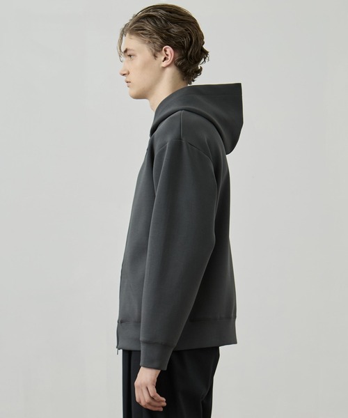 UNITED TOKYO（ユナイテッドトウキョウ）の「COMPACT AIR ダンボールZIPパーカー　大人気/ユニセックス着用可能/洗える/防シワ/速乾/軽量/冬服/スウェット/インナー/保温（パーカー・メンズ・ブラック/ダークグレー/ライトグレー・1/2）」の19枚目の写真