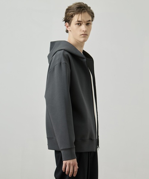 UNITED TOKYO（ユナイテッドトウキョウ）の「COMPACT AIR ダンボールZIPパーカー　大人気/ユニセックス着用可能/洗える/防シワ/速乾/軽量/冬服/スウェット/インナー/保温（パーカー・メンズ・ブラック/ダークグレー/ライトグレー・1/2）」の10枚目の写真