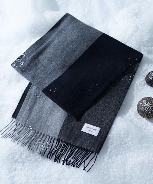tk.TAKEO KIKUCHI（ティーケータケオキクチ）の「【カシミヤ100％】ピュアカシミヤセパレートマフラー（マフラー・メンズ・アイボリー系4/ブルー系その他6/ワイン系1/ブルーグリーン/ブラック系4・00）」の2枚目の写真