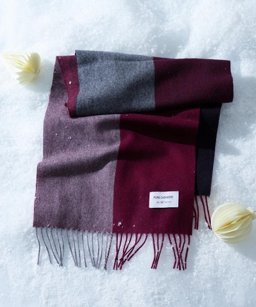tk.TAKEO KIKUCHI（ティーケータケオキクチ）の「【カシミヤ100％】ピュアカシミヤセパレートマフラー（マフラー・メンズ・アイボリー系4/ブルー系その他6/ワイン系1/ブルーグリーン/ブラック系4・00）」の5枚目の写真