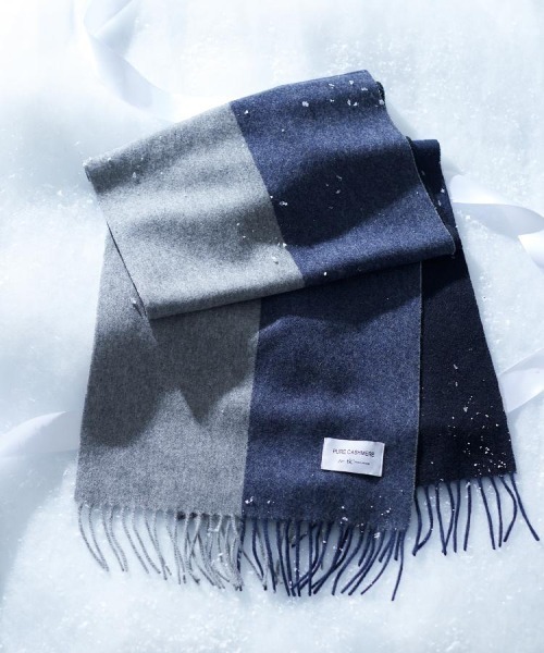 tk.TAKEO KIKUCHI（ティーケータケオキクチ）の「【カシミヤ100％】ピュアカシミヤセパレートマフラー（マフラー・メンズ・アイボリー系4/ブルー系その他6/ワイン系1/ブルーグリーン/ブラック系4・00）」の4枚目の写真