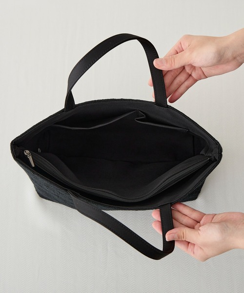 CARETTE（カレット）の「たっぷり入るレースのブラックバッグ【喪服 礼服 ブラックフォーマル】（ハンドバッグ・レディース・ブラック・FREE）」の2枚目の写真