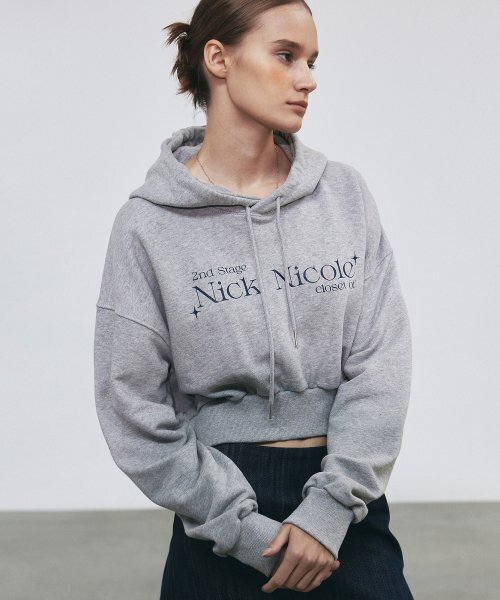 NICK&NICOLE(ニックアンドニコール)の「NICOLE SIGNATURE LOGO CROP HOODY_MELANGE GRAY(パーカー・レディース・その他・FREE)」の1枚目の写真