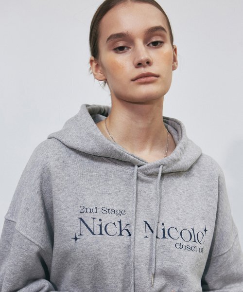 NICK&NICOLE(ニックアンドニコール)の「NICOLE SIGNATURE LOGO CROP HOODY_MELANGE GRAY(パーカー・レディース・その他・FREE)」の2枚目の写真