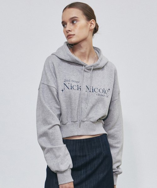NICK&NICOLE(ニックアンドニコール)の「NICOLE SIGNATURE LOGO CROP HOODY_MELANGE GRAY(パーカー・レディース・その他・FREE)」の3枚目の写真