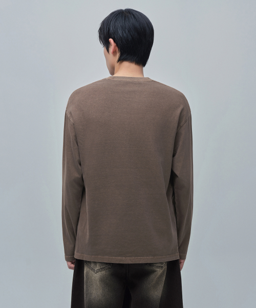 MUSINSA STANDARD（ムシンサスタンダード）の「ピグメントリラックスクルーネック長袖Tシャツ[ブラウン]（Tシャツ/カットソー・メンズ・その他・SMALL/MEDIUM/LARGE/X-LARGE/XX-LARGE/XXX-LARGE）」の3枚目の写真