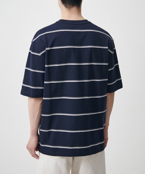 MUSINSA STANDARD（ムシンサスタンダード）の「マルチストライプリラックスティーシャツ2 [ネイビー]（Tシャツ/カットソー・メンズ・その他・SMALL/MEDIUM/LARGE/X-LARGE/XX-LARGE）」の2枚目の写真