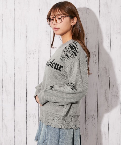 GORGE(ゴージ)の「《ダメージ×ロゴ映え》レディース ニットトップス デザインカット 秋冬(ニット/セーター・レディース・チャコール/ネイビー/グレー・F)」の8枚目の写真
