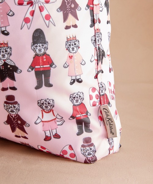 Cath Kidston(キャスキッドソン)の「フォルダウェイ ショッパー London Dogs(エコバッグ/サブバッグ・レディース・その他・FREE)」の2枚目の写真