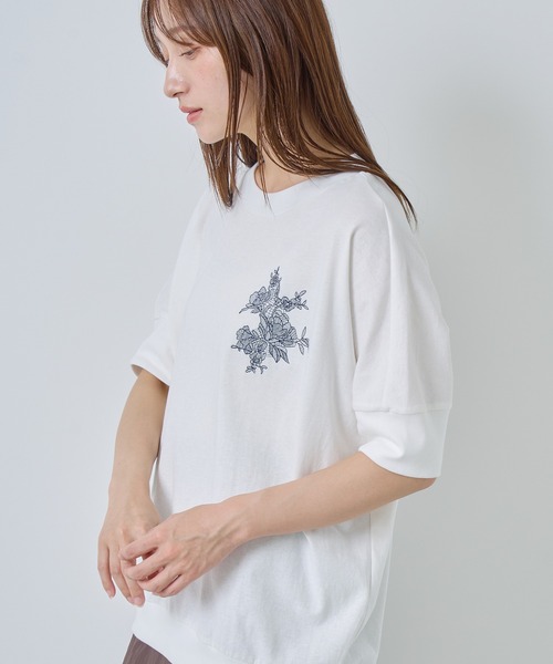 Kelen(ケレン)の「「KELEN / ケレン」刺繍デザイントップス(Tシャツ/カットソー・レディース・チャコールグレー/オフホワイト/サックスブルー・FREE)」の2枚目の写真