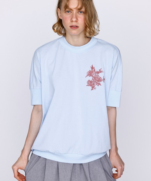 Kelen(ケレン)の「「KELEN / ケレン」刺繍デザイントップス(Tシャツ/カットソー・レディース・チャコールグレー/オフホワイト/サックスブルー・FREE)」の1枚目の写真