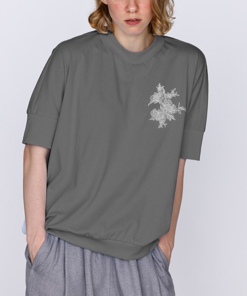 Kelen(ケレン)の「「KELEN / ケレン」刺繍デザイントップス(Tシャツ/カットソー・レディース・チャコールグレー/オフホワイト/サックスブルー・FREE)」の3枚目の写真