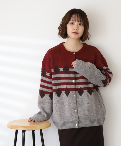Emago(イマゴ)の「EMAGO 三段ジャガードカーデ 長袖(カーディガン/ボレロ・レディース・アイボリー/杢グレー/レッド・FREE)」の8枚目の写真