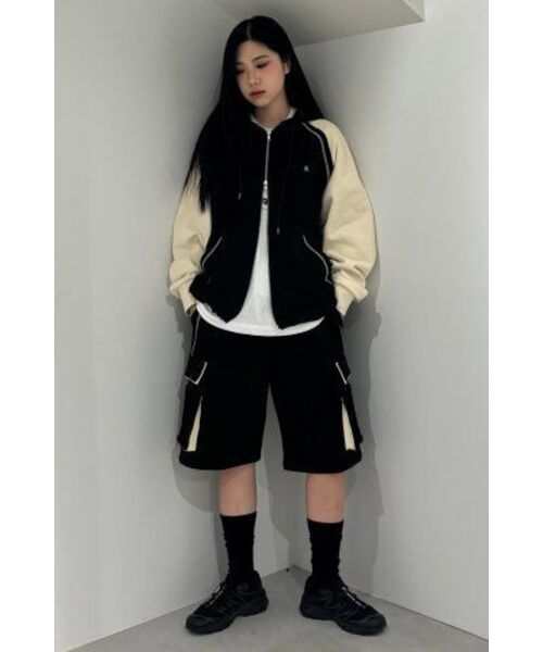 ALYSS（アリス）の「ダブルラインフラップカーゴバミューダスウェットパンツ[ブラック]（その他パンツ・レディース・その他・LARGE/MEDIUM/X-LARGE）」の3枚目の写真