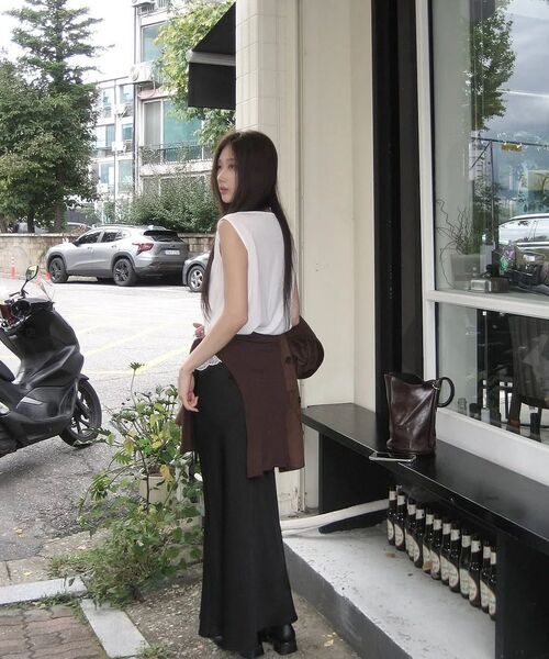 YUPPE(ヨッペ)の「SATIN LONG SKIRT_BLACK(スカート・レディース・その他・SMALL/MEDIUM)」の6枚目の写真