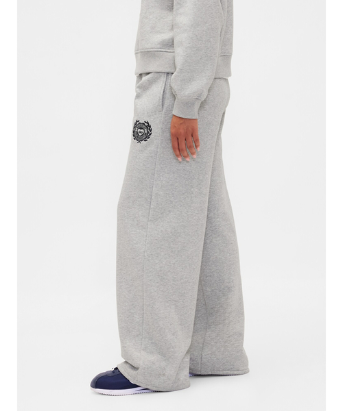 GAP(ギャップ)の「ハイライズ ヴィンテージソフト ハート Gapロゴ バギースウェットパンツ(スウェットパンツ・レディース・ブラウン/ピンク/ブラック/ライトブルー/グレー・L/M/S/XS/XXS)」の12枚目の写真