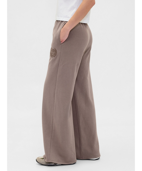 GAP(ギャップ)の「ハイライズ ヴィンテージソフト ハート Gapロゴ バギースウェットパンツ(スウェットパンツ・レディース・ブラウン/ピンク/ブラック/ライトブルー/グレー・L/M/S/XS/XXS)」の13枚目の写真