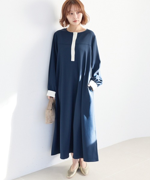 LAVEANGE(ラビアンジェ)の「バイカラージョーゼットワンピース│着るだけできちんと見え/大人の配色デザイン/ロング丈/Aライン/洗える(ワンピース・レディース・ブラック/ネイビー・5L/4L/3L/LL/M)」の2枚目の写真