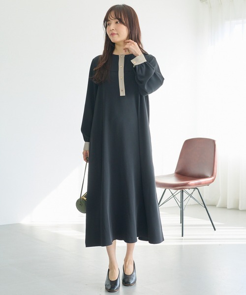 LAVEANGE(ラビアンジェ)の「バイカラージョーゼットワンピース│着るだけできちんと見え/大人の配色デザイン/ロング丈/Aライン/洗える(ワンピース・レディース・ブラック/ネイビー・5L/4L/3L/LL/M)」の1枚目の写真