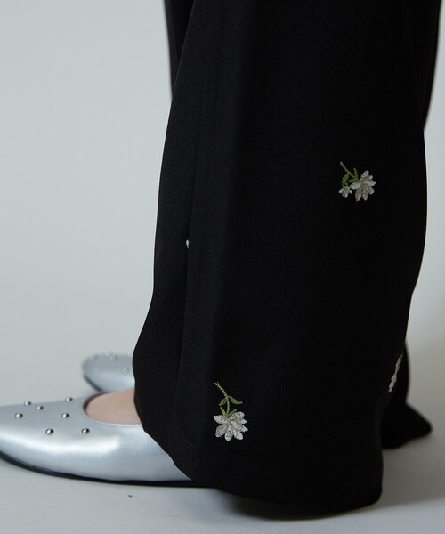 PUBLUX/パブリュクス 小花柄刺繍 コクーン イージーパンツ 限定展開