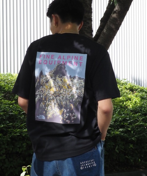 THE NORTH FACE(ザノースフェイス)の「THE NORTH FACE / Mountain Flower Tee(Tシャツ/カットソー・メンズ・ブラック/ホワイト・MEDIUM/SMALL/LARGE/X-LARGE)」の7枚目の写真