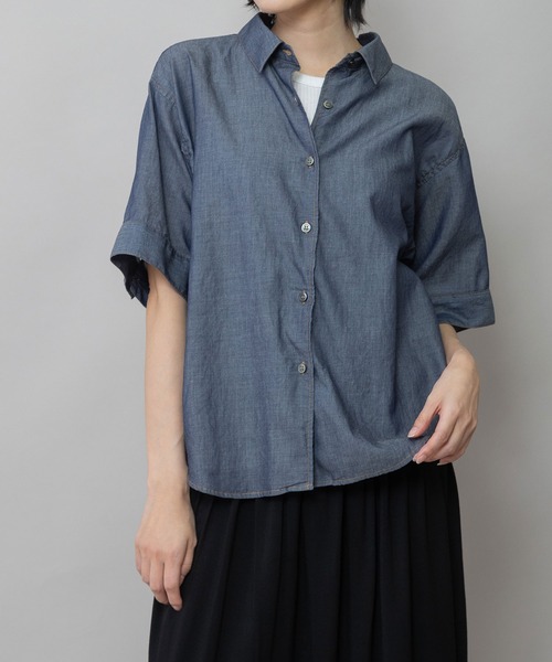 Munich(ミューニック)の「【速乾性】【通気性】2.25ozシアーデニムバックシャーリングカラーシャツ(シャツ/ブラウス・レディース・サックスブルー/ネイビー・FREE)」の2枚目の写真