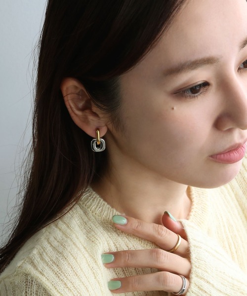 colleca la（コレカラ）の「[stainless]ステンレス・2WAYリンクピアス〈金属アレルギー対応〉（ピアス（両耳用）・レディース・シルバー×ゴールド/ゴールド・FREE）」の4枚目の写真