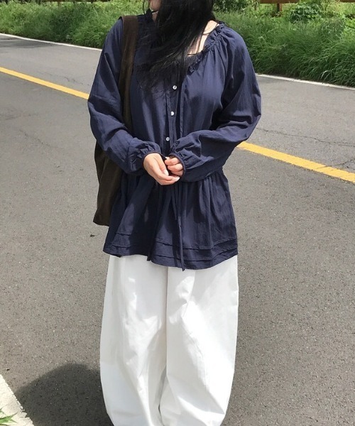 FAVORITO(ファヴォリート)の「リボン付き フリルネック ブラウス(シャツ/ブラウス・レディース・オフホワイト/ダークブルー・F)」の10枚目の写真