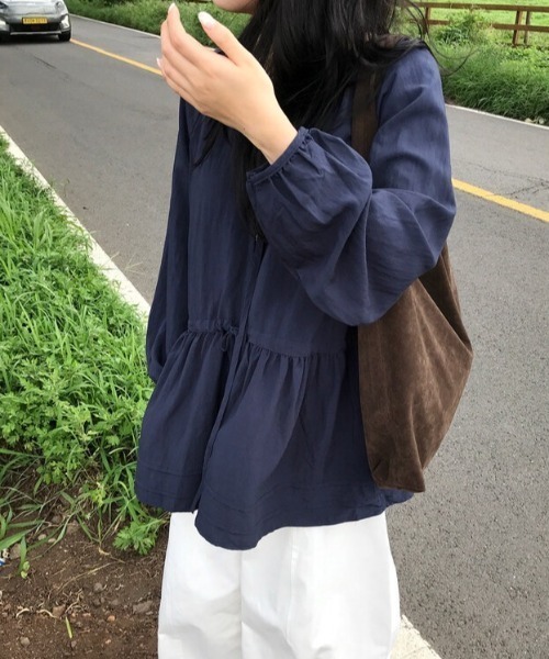 FAVORITO(ファヴォリート)の「リボン付き フリルネック ブラウス(シャツ/ブラウス・レディース・オフホワイト/ダークブルー・F)」の7枚目の写真