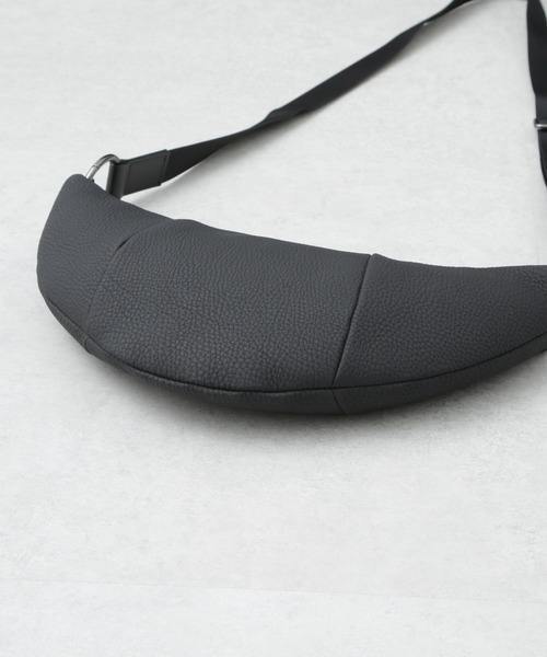 ITTI（イッチ）の「ITTI/別注 MINI MOON BAG（ショルダーバッグ・メンズ・ブラック・FREE）」の5枚目の写真