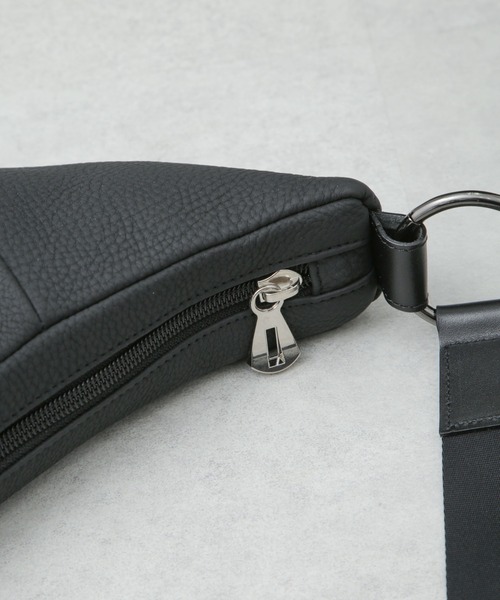 ITTI（イッチ）の「ITTI/別注 MINI MOON BAG（ショルダーバッグ・メンズ・ブラック・FREE）」の6枚目の写真