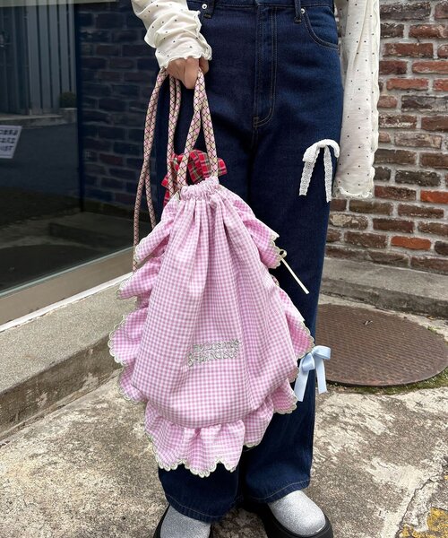 HELLO.SANFRANCISCO（ハローサンフランシスコ）の「【HELLO.SANFRANCISCO/ハローサンフランシスコ】パラコードフリルナップサック（ショルダーバッグ・レディース・ブラック/イエロー/ピンク・ONE SIZE）」の16枚目の写真