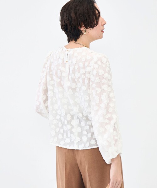 NOLLEY’S（ノーリーズ）の「【KIRYU】ウォッシャブル花柄ジャガードブラウス（シャツ/ブラウス・レディース・ホワイト/ネイビー・38）」の11枚目の写真