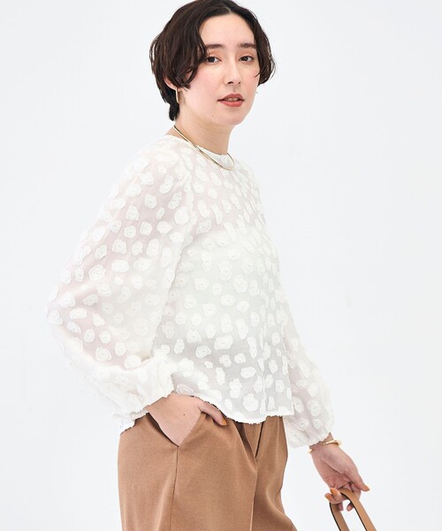 NOLLEY’S（ノーリーズ）の「【KIRYU】ウォッシャブル花柄ジャガードブラウス（シャツ/ブラウス・レディース・ホワイト/ネイビー・38）」の12枚目の写真