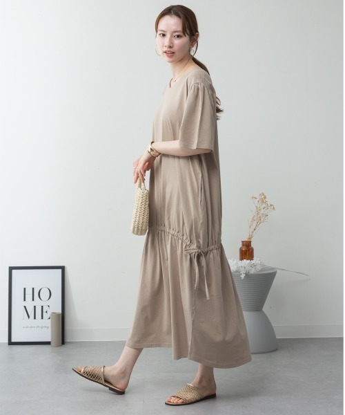 aity(アイティ)の「M-5L ドロストシャーリング Vネックコットンロングワンピース 夏服(ワンピース・レディース・チャコールグレー/ブラック/グレイッシュベージュ・4L~5L/LL~3L/M~L)」の17枚目の写真