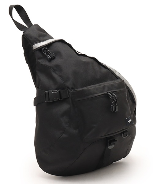 atmos(アトモス)の「atmos One Sholder Bag / アトモス ワン ショルダー バッグ(ショルダーバッグ・メンズ・ブラック/カーキ・ONE SIZE)」の9枚目の写真
