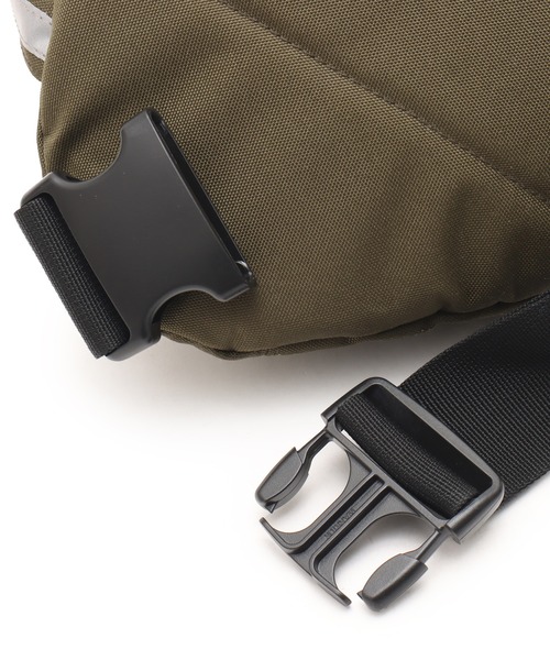 atmos(アトモス)の「atmos One Sholder Bag / アトモス ワン ショルダー バッグ(ショルダーバッグ・メンズ・ブラック/カーキ・ONE SIZE)」の4枚目の写真