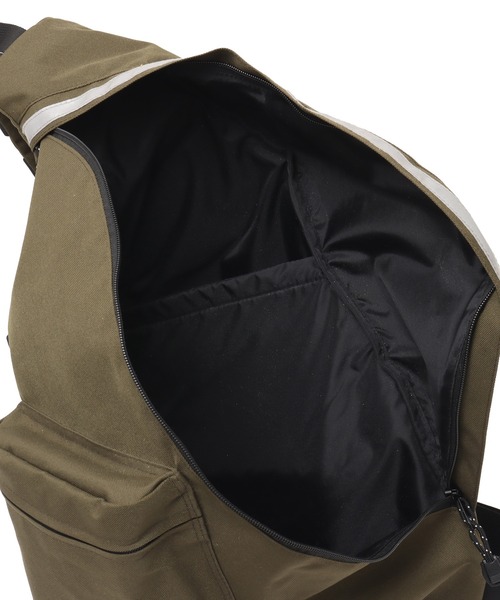 atmos(アトモス)の「atmos One Sholder Bag / アトモス ワン ショルダー バッグ(ショルダーバッグ・メンズ・ブラック/カーキ・ONE SIZE)」の6枚目の写真