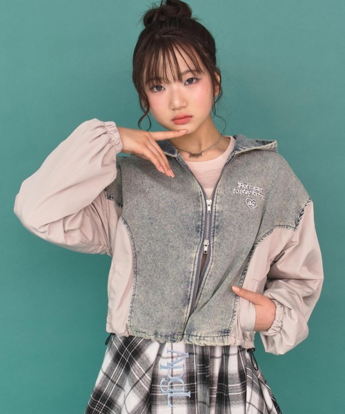 ANAP GiRL(アナップガール)の「キリカエ配色ブルゾン(ブルゾン・キッズ・ブルー/ベージュ・XS/S/M)」の2枚目の写真