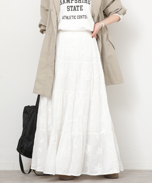 JOURNAL STANDARD relume（ジャーナルスタンダード　レリューム）の「3Dシフリティアードスカート（スカート・レディース・ホワイト/ブラック・FREE）」の2枚目の写真