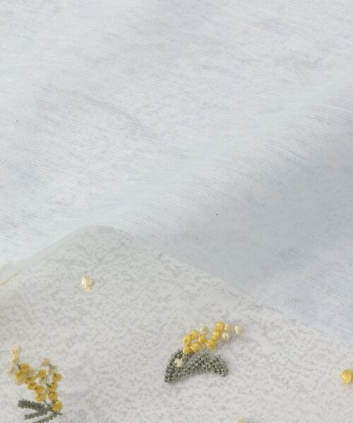 one'sterrace(ワンズテラス)の「シアー 刺繍ミニストール(ストール/ショール・レディース・サックスブルー系8/アイボリー系8・99)」の4枚目の写真