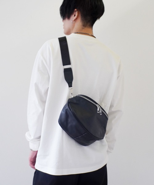 Jelly moo（ジェリームー）の「【 Jelly moo / ジェリームー 】 合皮 クロス ボディバッグ（ボディバッグ/ウエストポーチ・レディース・ブラック・FREE）」の4枚目の写真