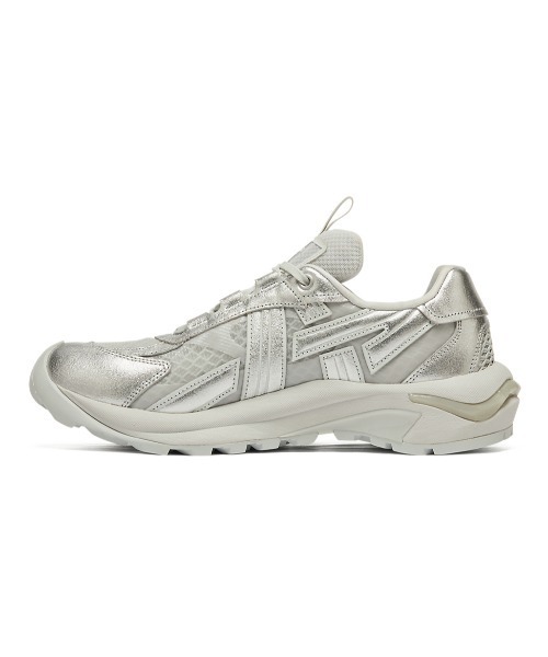 Onitsuka Tiger(オニツカタイガー)の「TIGTRAIL / ティグトレイル(スニーカー・レディース・シルバー・29/28.5/28/27.5/27/26.5/26/25.5/25/24.5/24/23.5/23/22.5)」の3枚目の写真