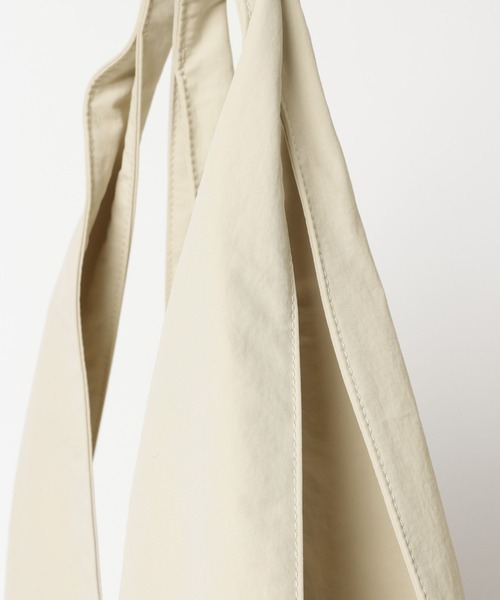 LOWRYS FARM（ローリーズファーム）の「ナイロン５ポケットトートＢＡＧ 647491（トートバッグ・レディース・ブラック/ホワイト・FREE）」の8枚目の写真