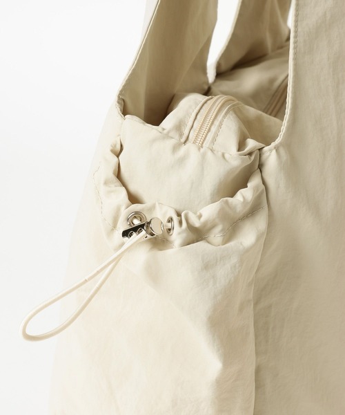 LOWRYS FARM（ローリーズファーム）の「ナイロン５ポケットトートＢＡＧ 647491（トートバッグ・レディース・ブラック/ホワイト・FREE）」の9枚目の写真