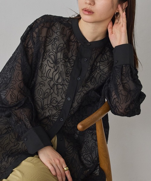 hunch(ハンチ)の「シアー刺繍シャツ(シャツ/ブラウス・レディース・ブラック/アイボリー・FREE)」の2枚目の写真