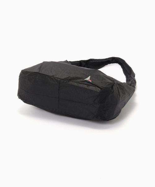 ROA(ロア)の「ROA / ロア LAKI PACKABLE KNOT BAG(ショルダーバッグ・メンズ・ブラック・FREE)」の4枚目の写真