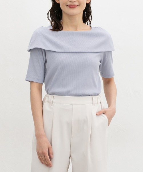 Honeys(ハニーズ)の「【ハニさら・接触冷感・UVカット】オフショル風トップス(Tシャツ/カットソー・レディース・アイボリー/サックスブルー/ブラック/レッド・3L/L/LL/M/S)」の3枚目の写真