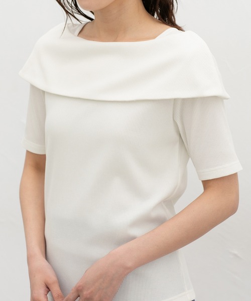 Honeys(ハニーズ)の「【ハニさら・接触冷感・UVカット】オフショル風トップス(Tシャツ/カットソー・レディース・アイボリー/サックスブルー/ブラック/レッド・3L/L/LL/M/S)」の5枚目の写真